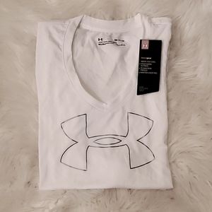 NWT under Armour headgear t-shirt